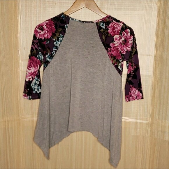 Pomelo Womens Grey Floral Raglan Sleeve Asymmetrical Top - Picture 2 of 4